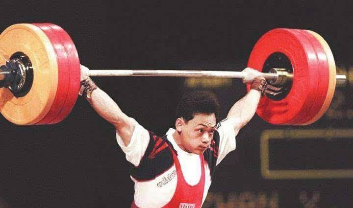 奥运举重冠军占旭刚退役后迎娶初恋空姐已是副厅干部未来可期