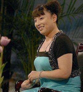 原创原创46岁笑星何晶晶近况曝光体态丰盈住宅简朴曾患抑郁症退圈8年