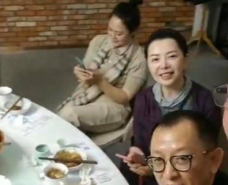 原创原创51岁仇晓风采依旧和汪涵成邻居儿子继承超高颜值