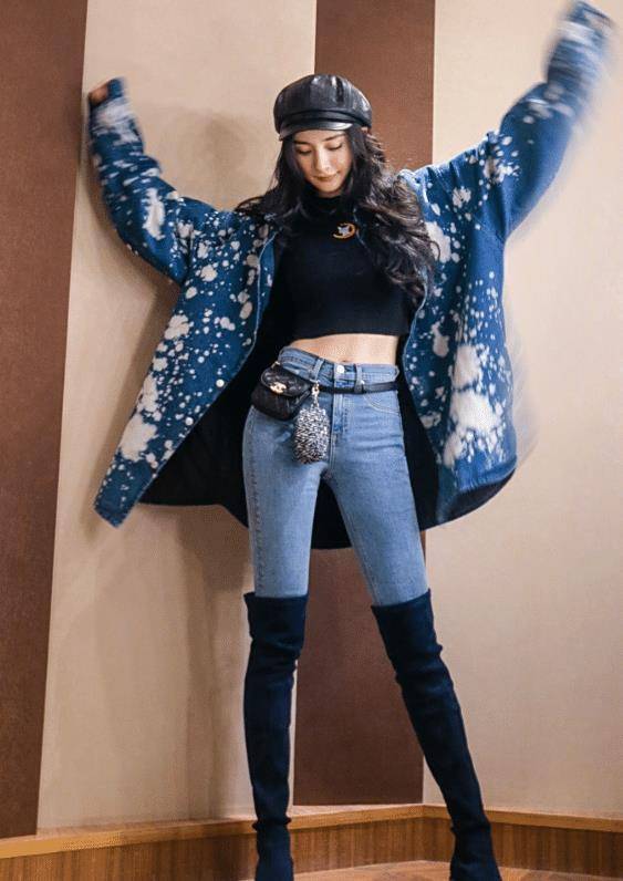 原创杨幂不按常理出牌下衣失踪啥也不需腋下包包将成下个爆款