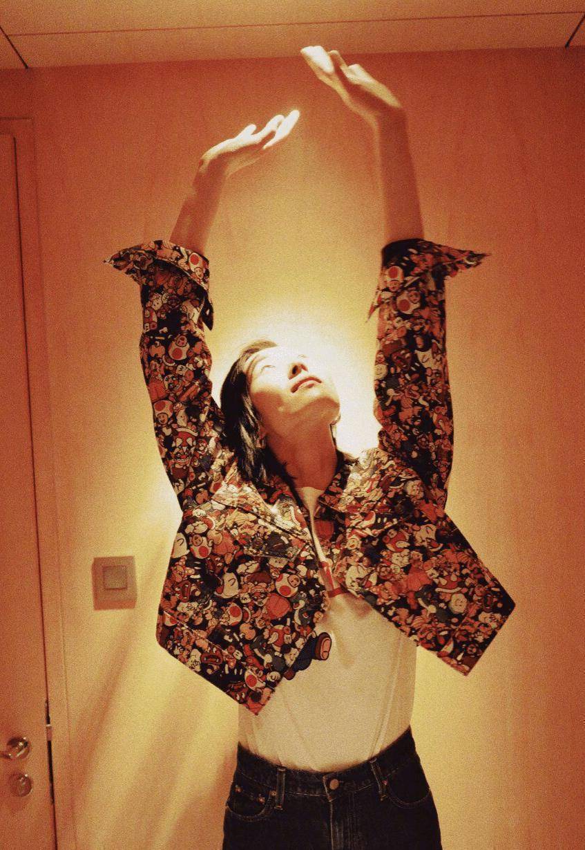 原创大表姐刘雯展示春天穿搭将复古港风诠释到极致矮个子能这么穿