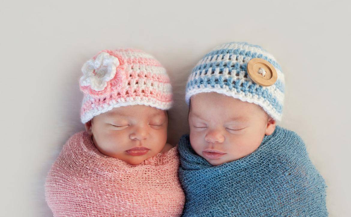 双胞胎长得不像,亲子鉴定发现是一个妈两个爸,医生：同期复孕
