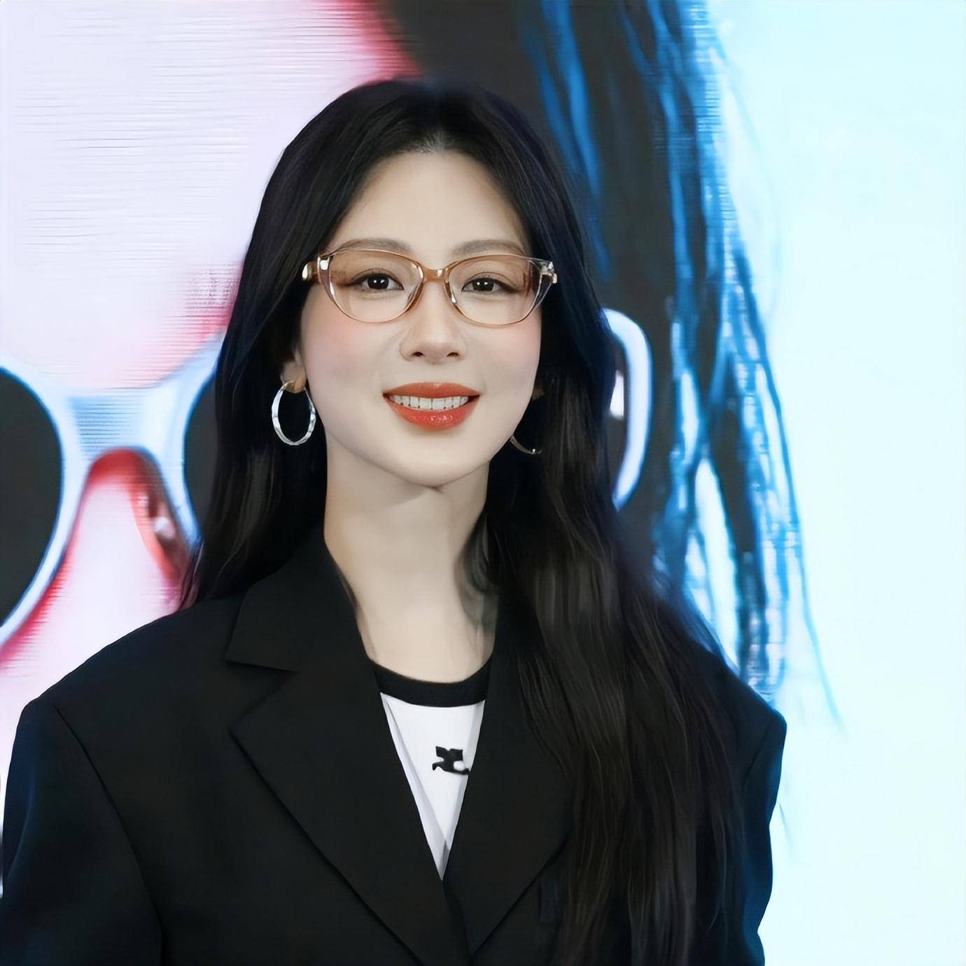 原创杨紫的生图360度无死角西装叠穿连体裤秀美腿戴琥珀眼镜好嫩