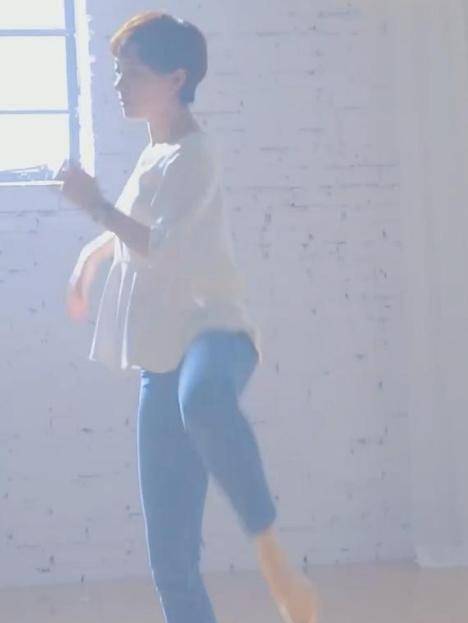 原创原创39岁孙俪光脚秀舞姿毫无违和感画面如仙境般唯美动人