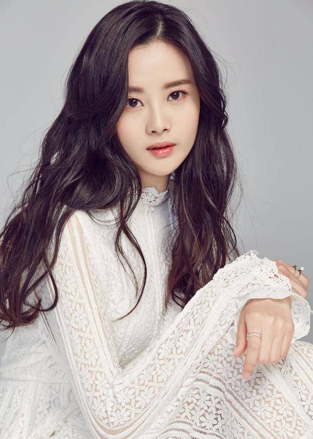 原创原创40岁李光洁成晒娃狂魔儿子自然卷似混血小11岁妻子掌镜未出现