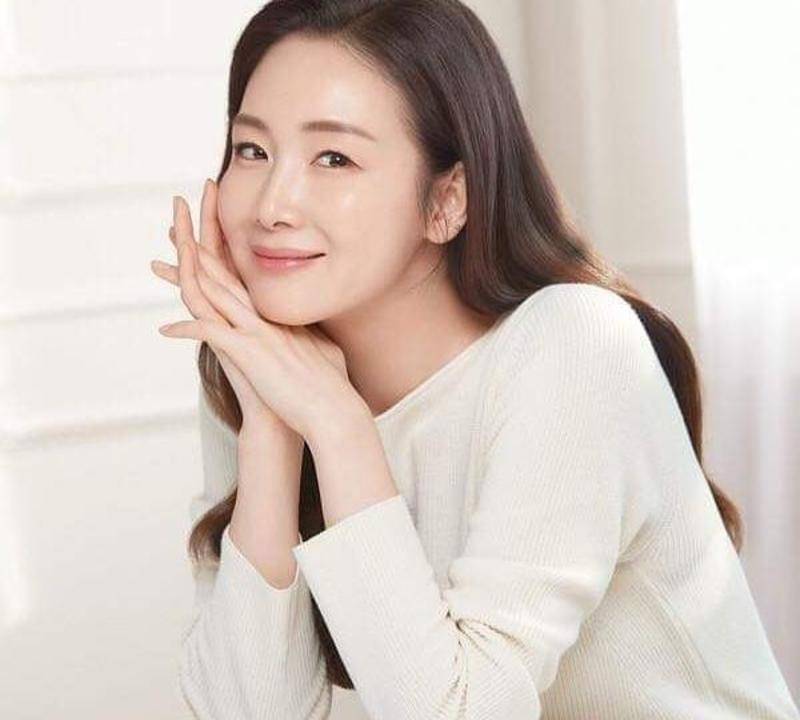 原创原创40岁嫁如意郎君老公改头换面做社长生女5个月冲向片场