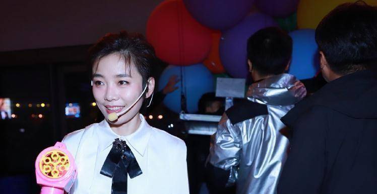 原创王牌搞重聚情怀许飞边拿钱边拆台尚雯婕惊喜变惊吓