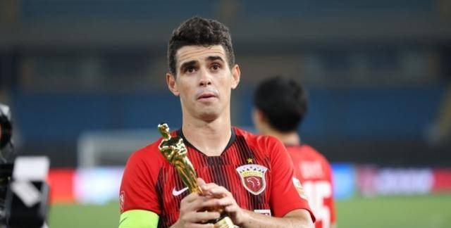 奥斯卡在比赛中展现教练潜质,球迷惊讶主帅全力支持