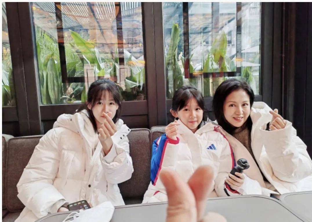 记得去年综艺节目中,鲍蕾爆料过和陆毅相差的点滴.