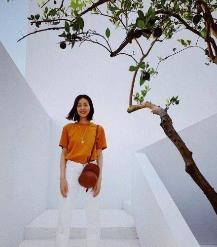 原创原创31岁刘雯真不愧是超模t恤配牛仔裤清爽时髦又成夏日穿搭典范