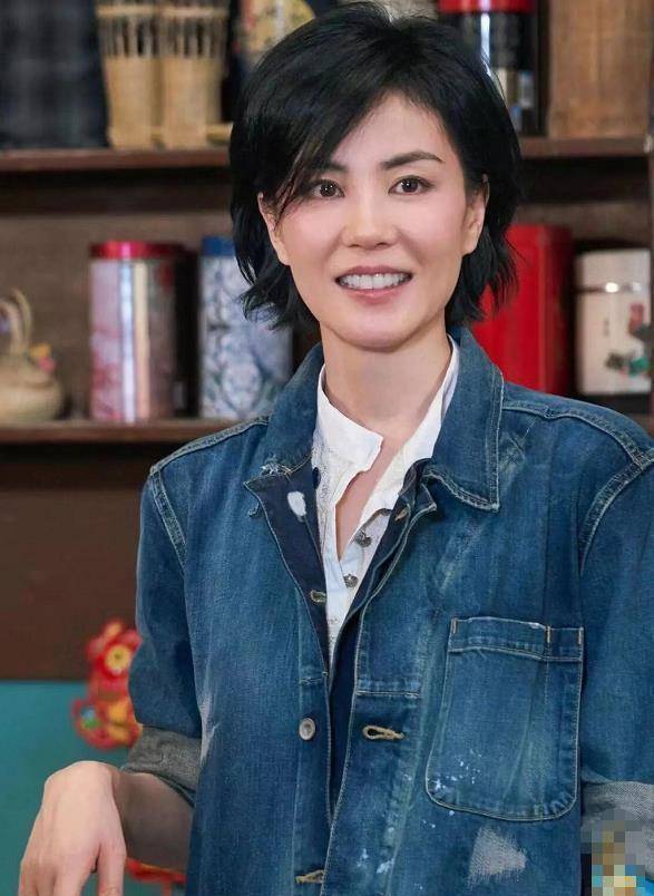 原创50岁王菲被赞神颜不老当离开美颜滤镜后众人直呼失态了