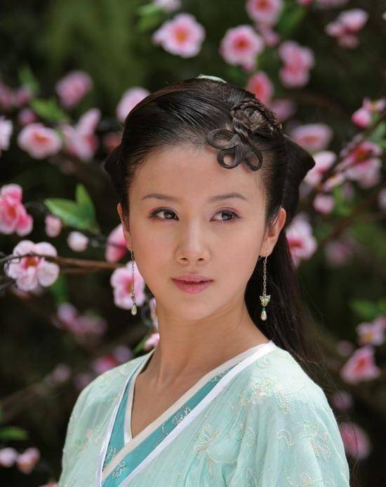 原创原创42岁的孙菲菲晒照嫁了个好老公日常素颜卸了明星包袱很美满