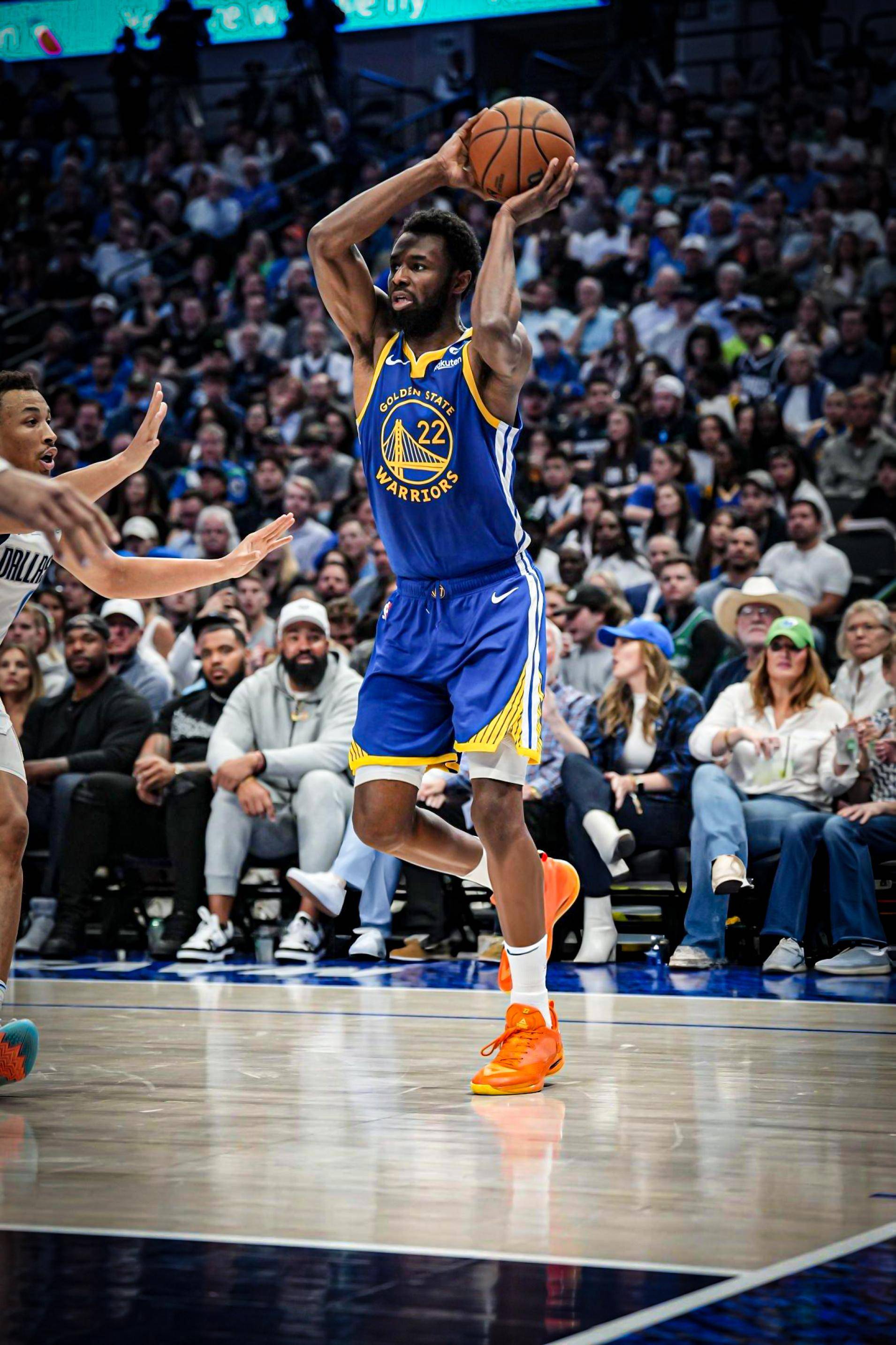 原创勇士三连胜库里衣锦还乡科尔老贼发现穆迪果篮下边的信封了