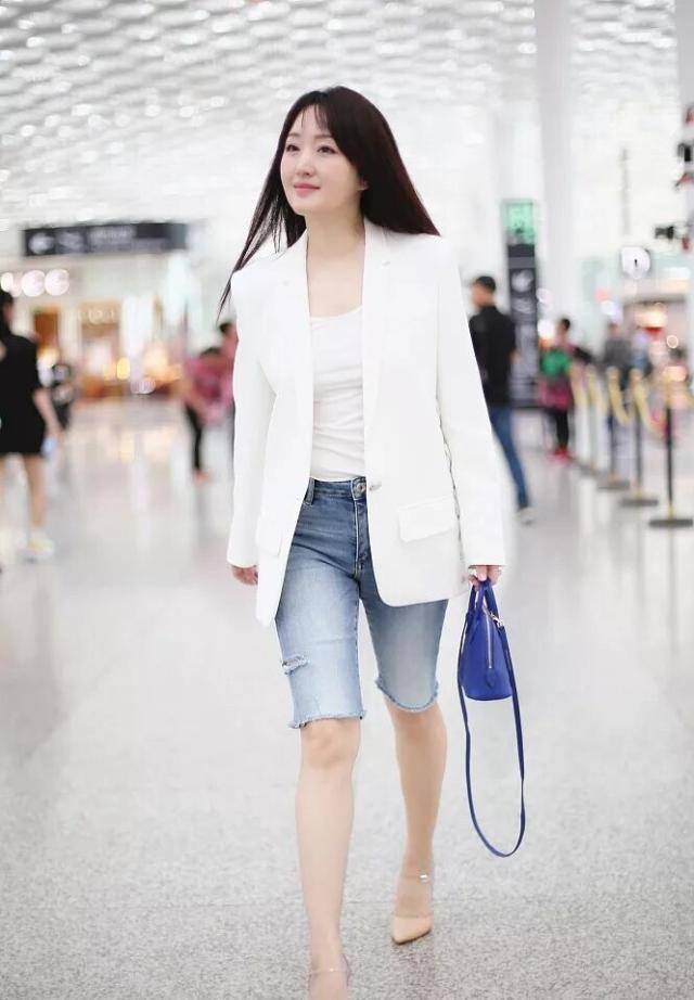 原创48岁杨钰莹太嫩一身西装加短裤至少年轻20岁