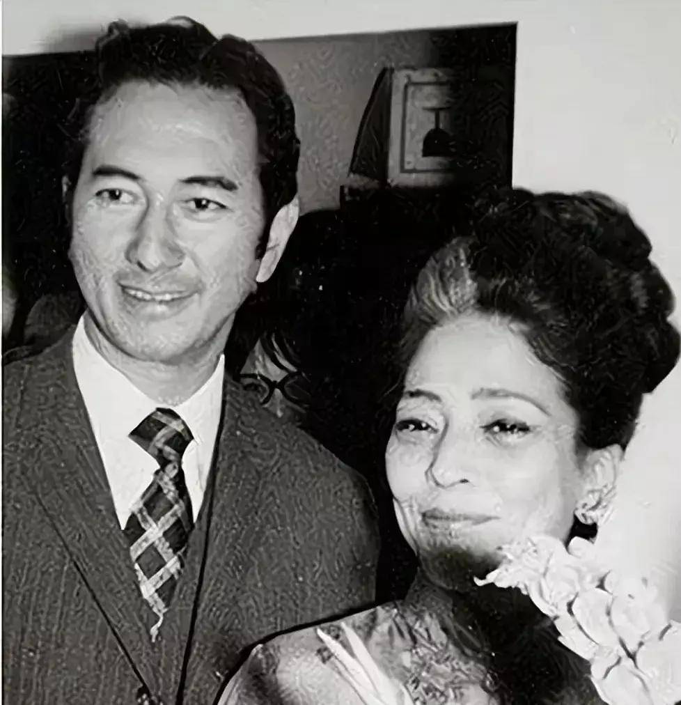 蓝琼缨传奇人生:14岁嫁赌王,19岁生子的非凡之路