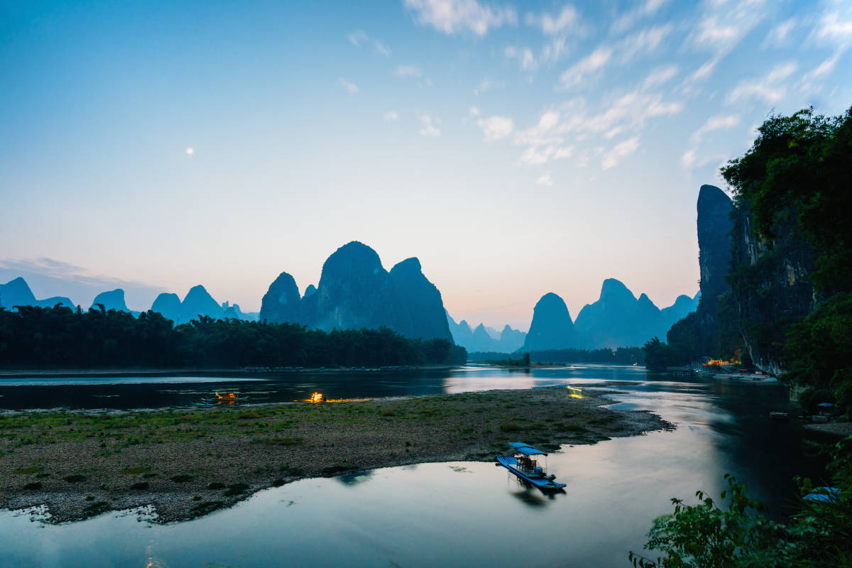 和畅行相伴桂林阳朔吧,这里有其壮丽自然景观与丰富的人文