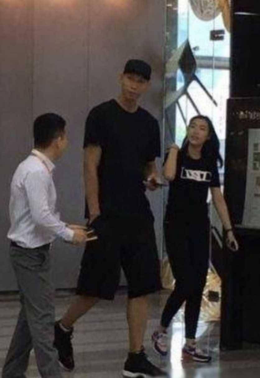 原创易建联与刘亦菲传绯闻和名模生两子疑入美籍如今家庭生赢家