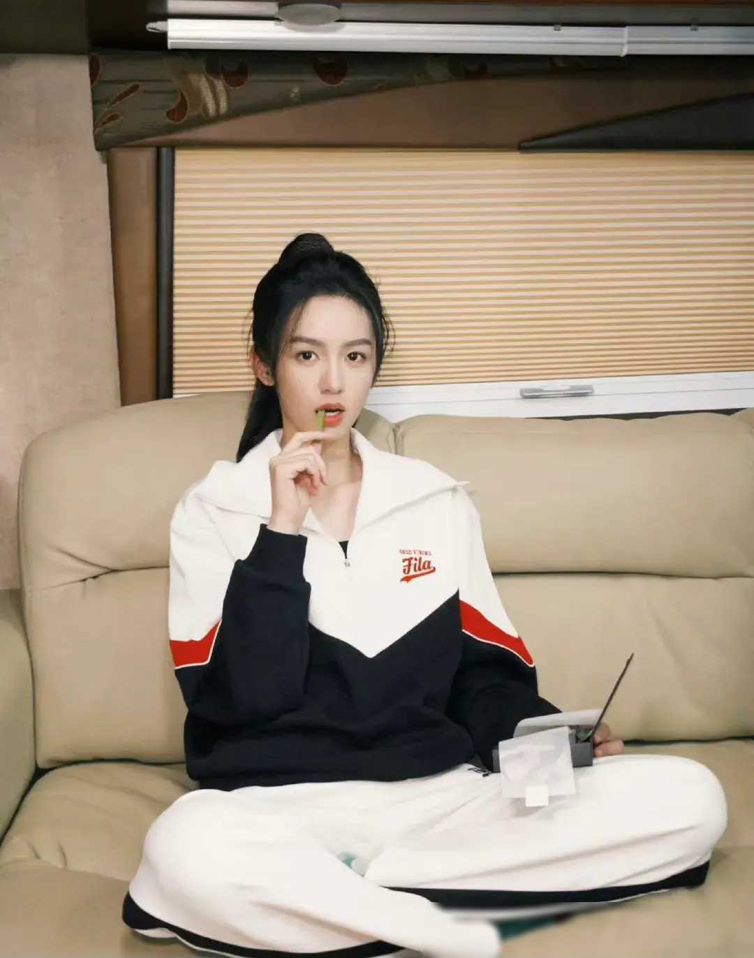 2023年4月23日,周佳琪主演的青春励志历史剧《战火中的青春》播出.