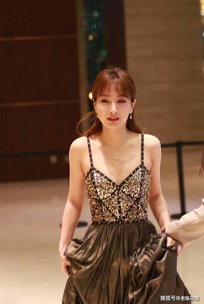 原创这谁顶得住嘛41岁吴昕饱满性感韵味十足