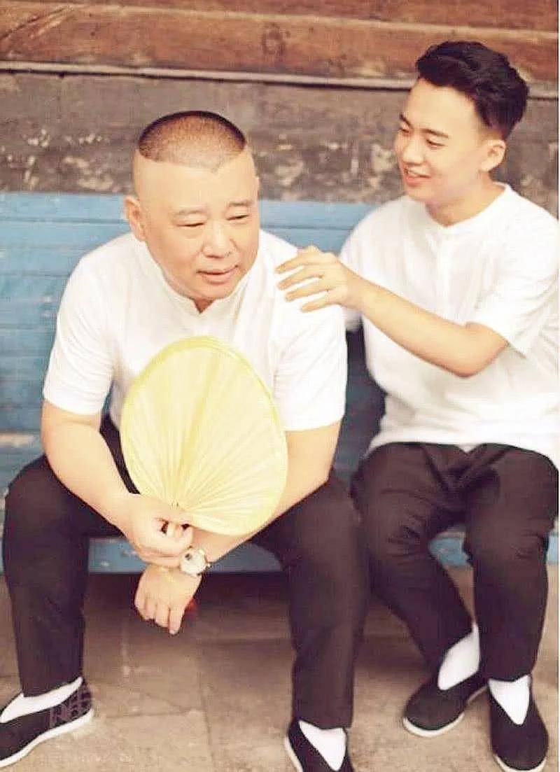 郭德纲台上口误,遭遇儿子郭麒麟调侃,老搭档于谦躺枪_相声_老郭_父亲