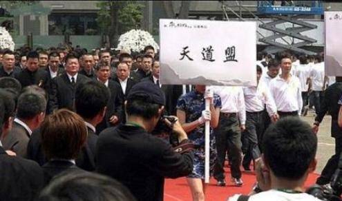 原创台湾黑帮教父身高158去世数万人送葬忌日成黑帮停火日