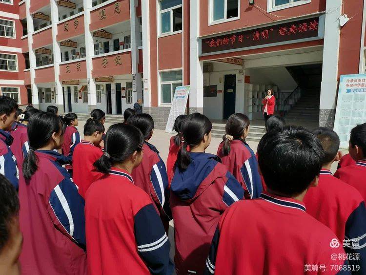 濮阳市华龙区第二中学七年级我们的节日清明经典诵读活动