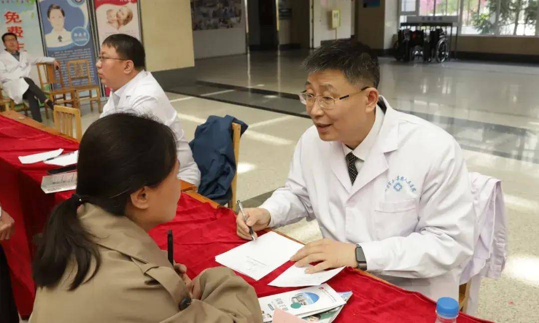 现场直击山大二院骨科博士大咖齐聚河津义诊授课
