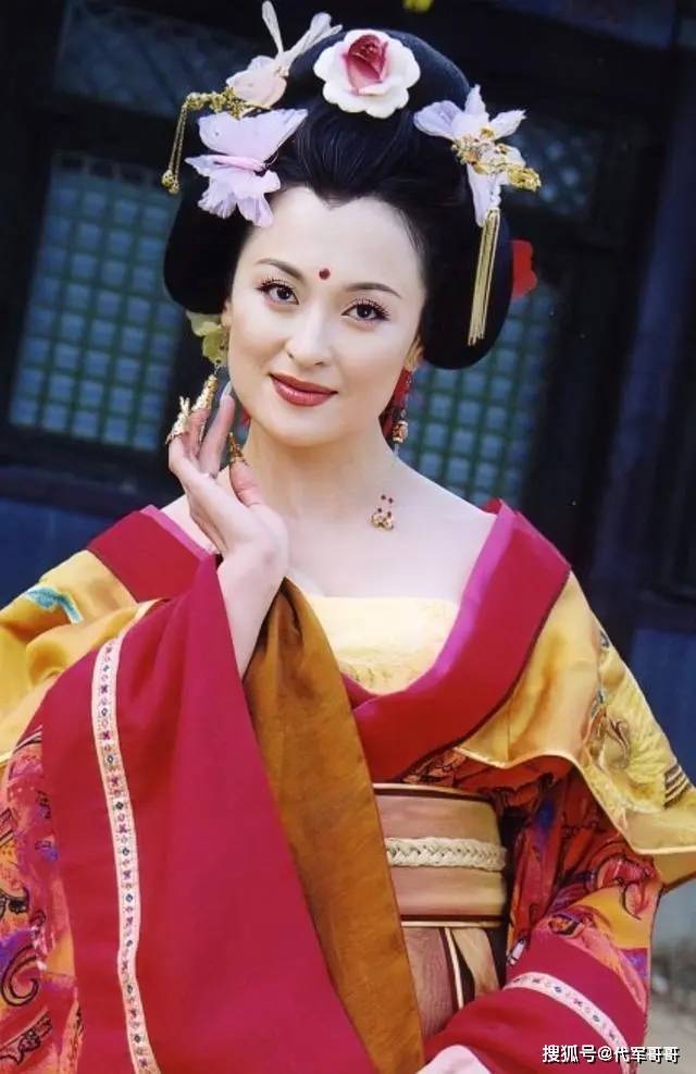 王璐瑶在2003年《大唐歌飞》中饰演杨贵妃一角,她高贵典雅,微胖的身体