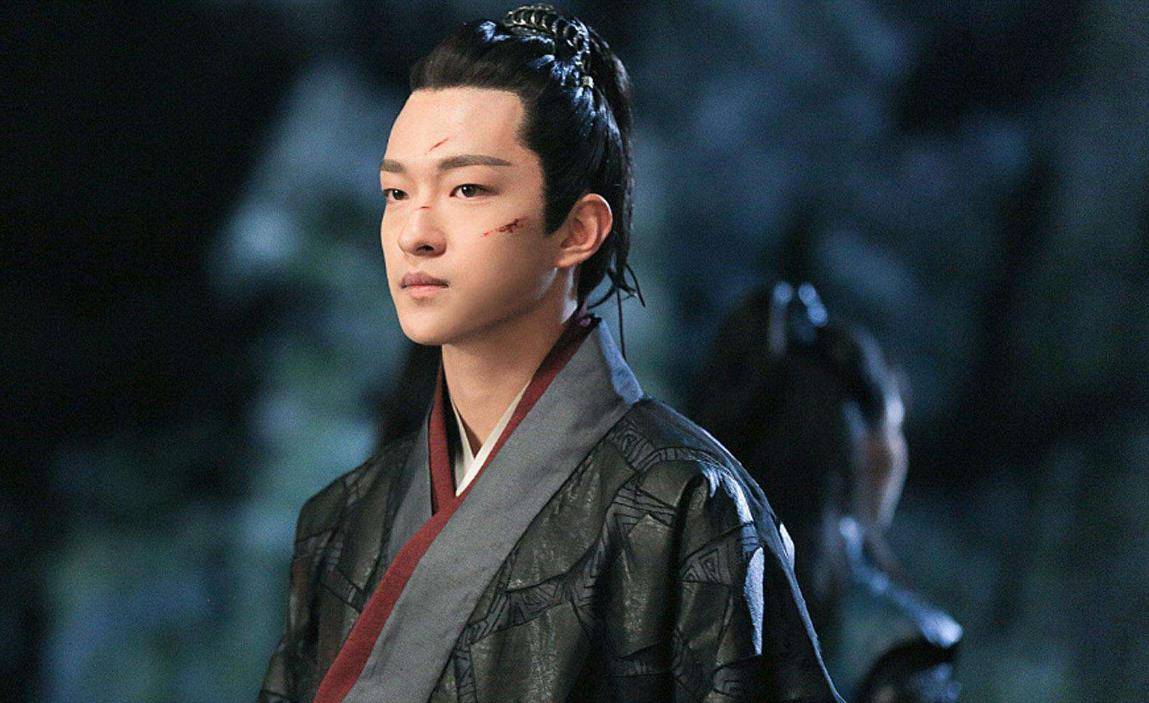 只有这些根本不足以让屈楚萧的演艺圈事业跌落谷底,顶多算个年少轻狂