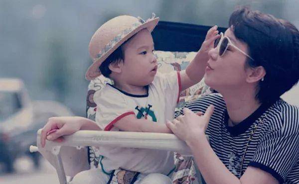 两次婚,将泪和痛埋在心底,流着泪看儿子搬进出租屋_阿文_的苏_刘威麟