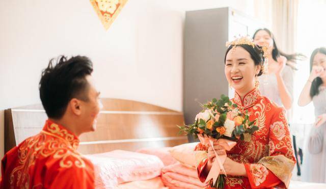 这个60多岁的老头,名叫叔梁纥,他原本有一个妻子姓施,两人结婚之后