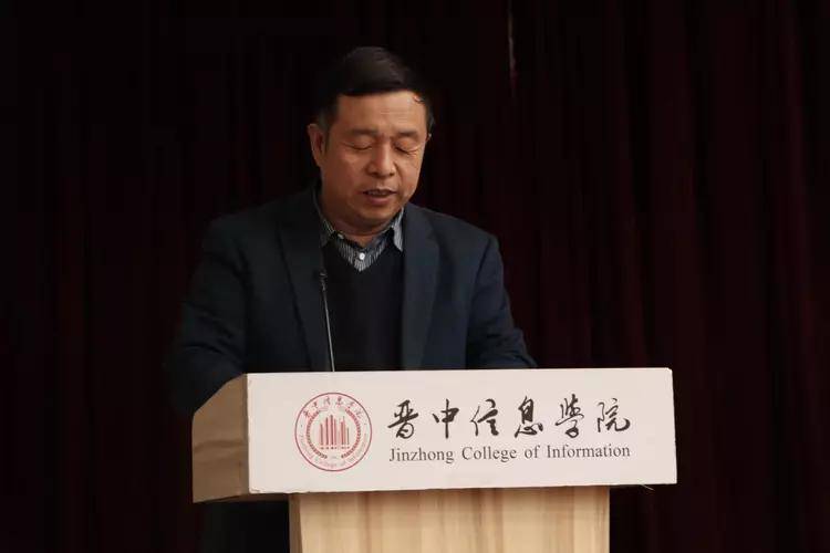 发布会开始,晋中信息学院副校长陈春苗致辞,她首先向学生作者们表示