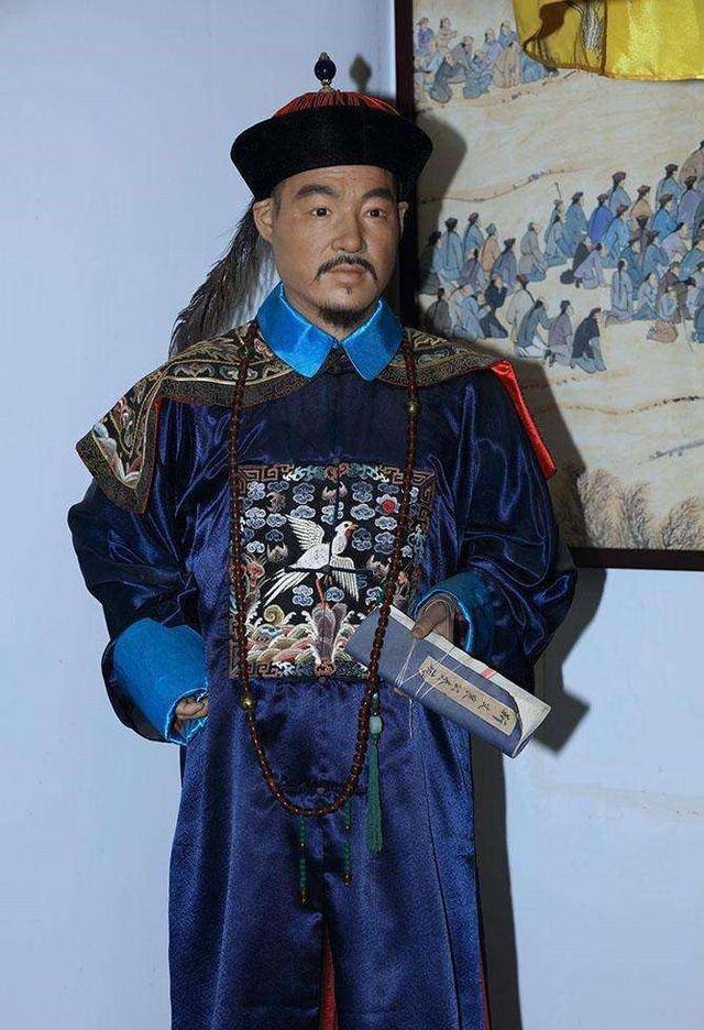 满人尚书是尚书,汉人尚书是侍郎,文官可当武官,武