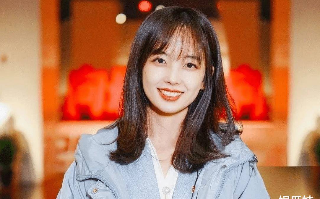 原创因笑颜被网友捧成网红最美电视女记者王冰冰首度回应尽展情商