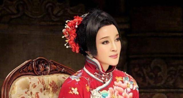 原创65岁刘晓庆终于放下演少女的执念开始演奶奶了