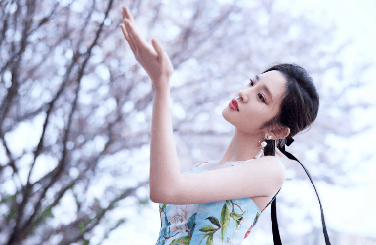 像唐嫣,刘诗诗,奚梦瑶,郭碧婷,戚薇,鲍蕾,谢娜,谢楠,孙俪,孙莉,至少