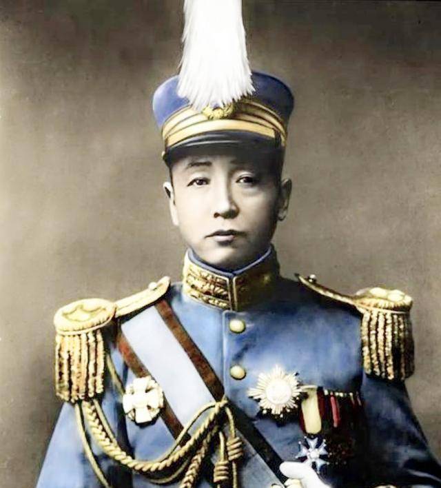 原创从江湖中走来的张作霖与老虎合影俄国人站两旁也不露胆怯