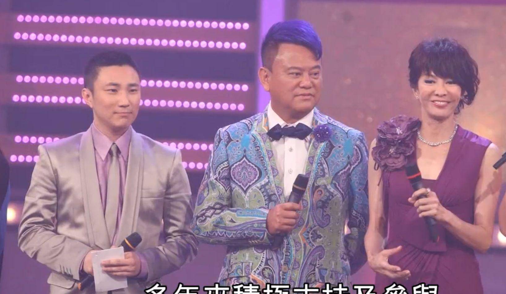 在陈百祥的办公室墙上,挂着国学大师饶宗颐先生专门为他题写的一幅字