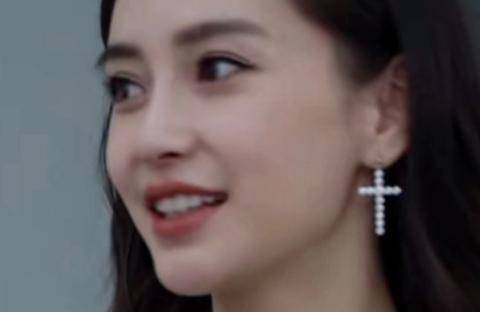 在《潮流合伙人》这档综艺中,主要是吴亦凡主理,杨颖是合伙人(baby)