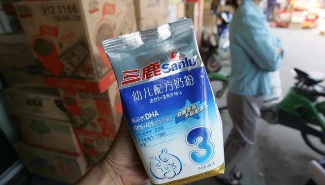 原创14年前喝了三鹿奶粉的30多名儿童有人在吃药有人已经去世