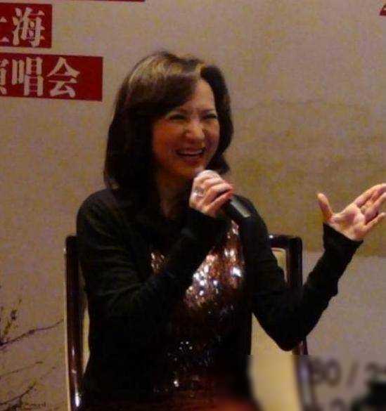 屡次登上春晚走红,当初嫁给洋老公遭嫌弃_郑绪岚_歌声_歌坛