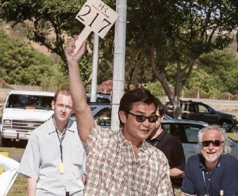 华人品酒师用真瓶装假酒,被抓坐牢后,被骗富商却要保他出狱_鲁迪