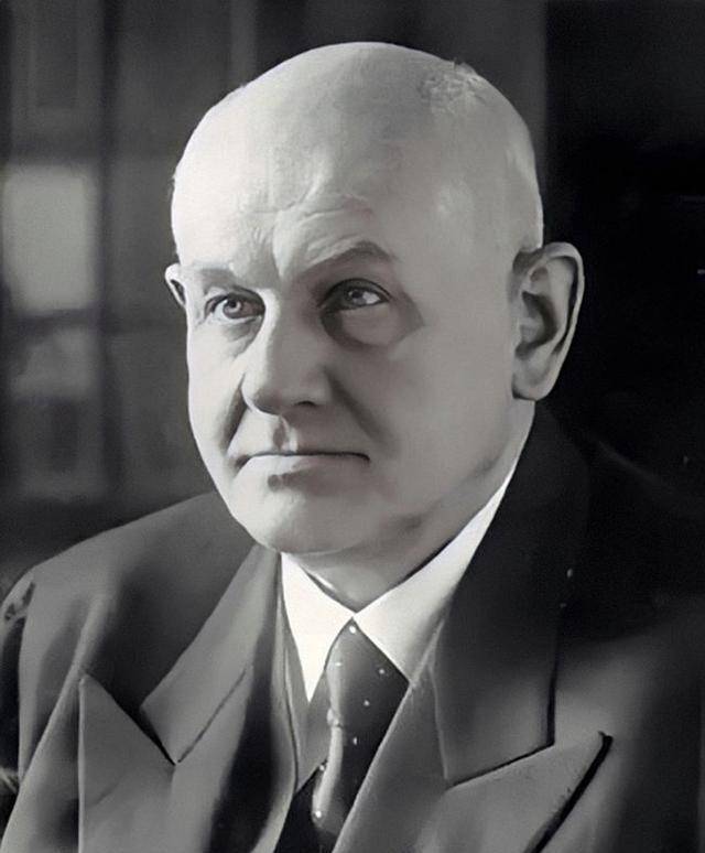 继母不忍孩子疼痛,违背医嘱,一粒药丸,让德国首富痛失继承人_埃米尔