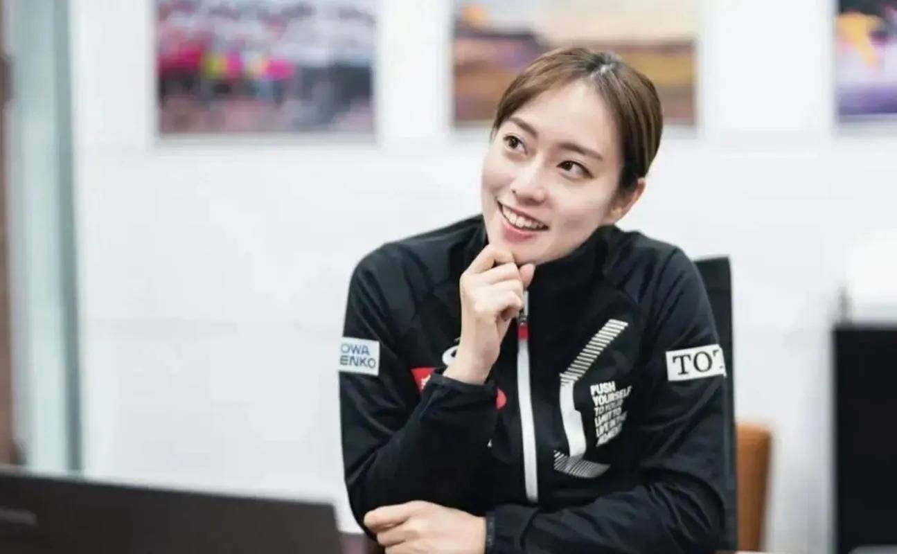 石川佳纯晒全家福!一家4口基因太好了,全是美女,妹妹更漂亮