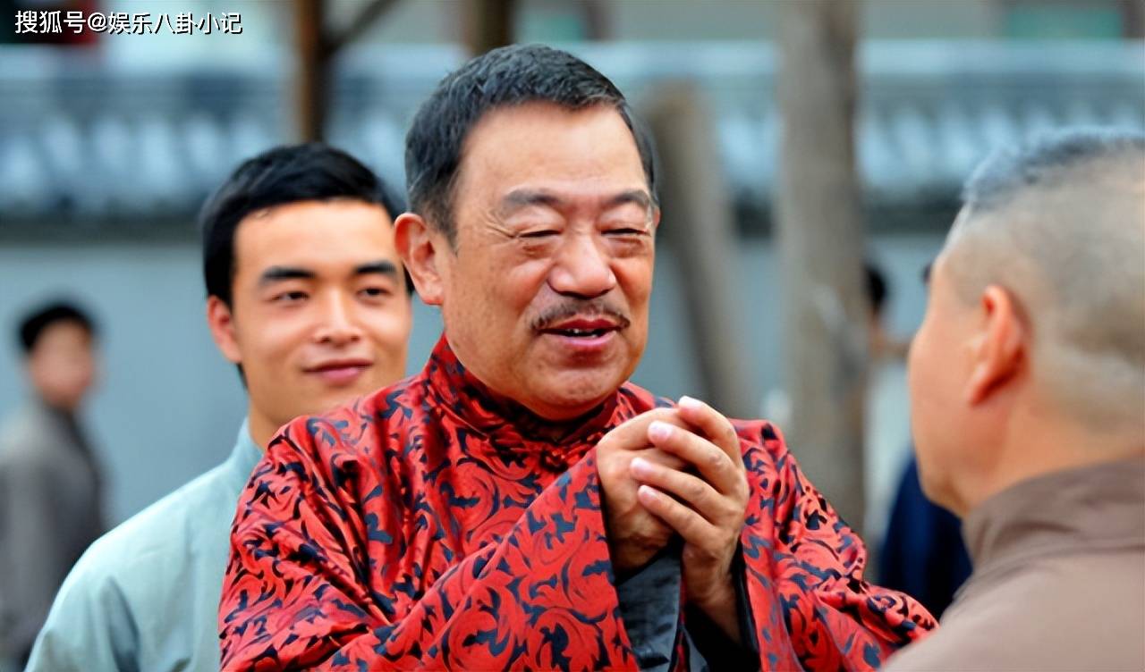 凭借电影《孔繁森》,更是获得了金鸡奖最佳男主角,长春电影节最佳男