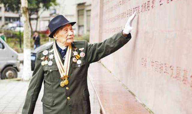 李光禄的亲人们都知道,他是一个有原则的人,可是大家并不知道他是一个