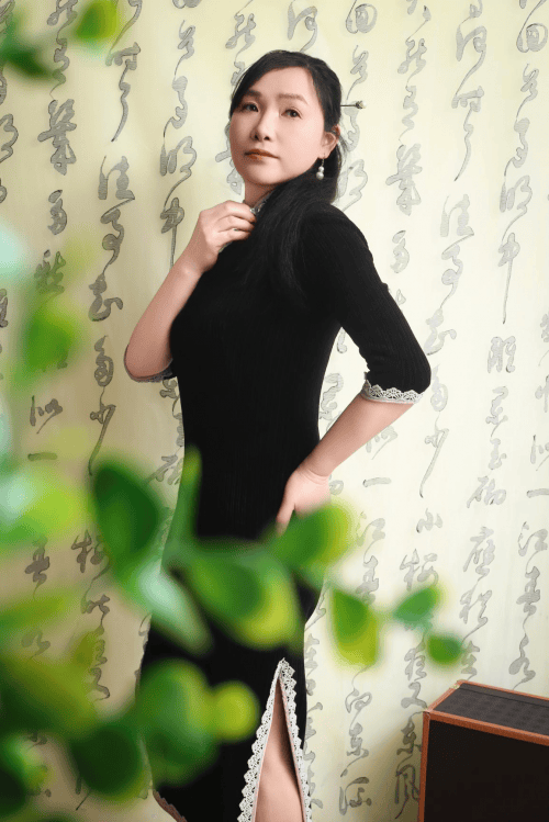 模特陈娜不甘于平凡敢于突破自己