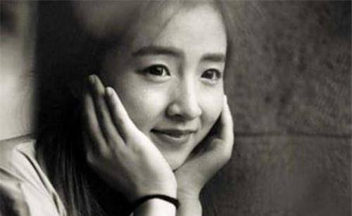 文树新的父亲文宗淑,从小聪明伶俐,少年时代便曾被钱玄同夸赞过.