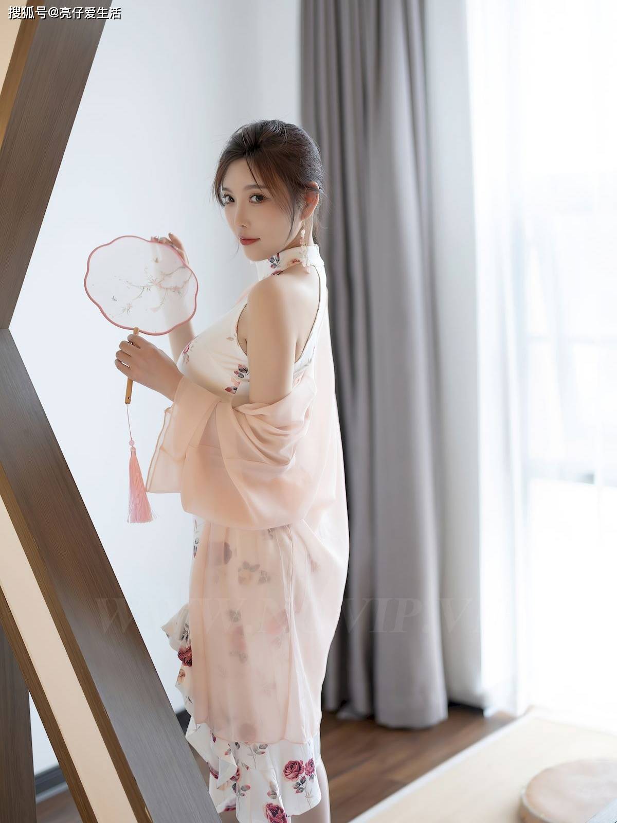 古典与现代的完美交融旗袍美女的时尚气质