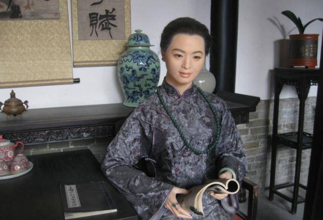 屠夫之女相貌丑陋30多岁嫁给穷书生受尽贫苦晚年夫荣妻贵
